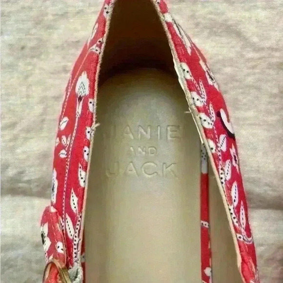 Janie and Jack Girl’s Size 3K Red/White/Black floral Mary Jane shoes - Picture 4 of 6
